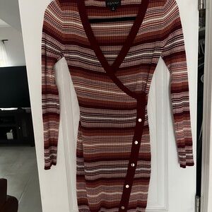 Adorable brown white and black dress! Will fit your curves! Flattering on!